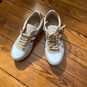 Never worn women’s Gola sneakers size 8